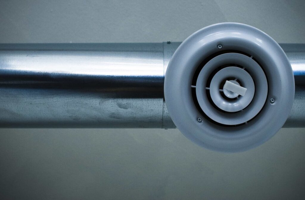 La ventilation mécanique contrôlée (VMC) ou double flux versus la ventilation simple flux : comparatif