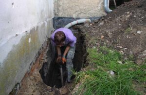 Doubler un mur intérieur humide : à éviter pour traiter l’humidité du bâtiment