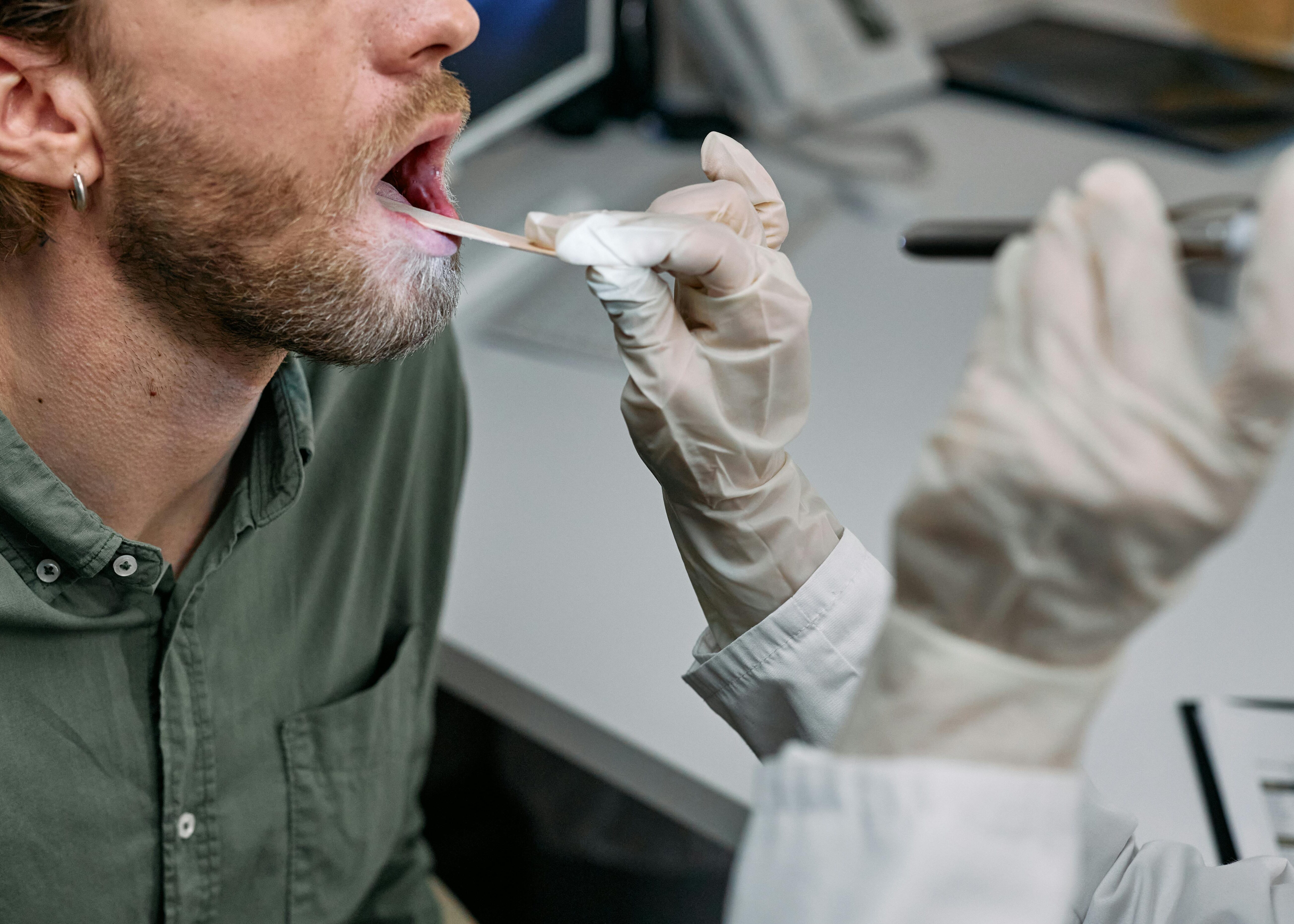 Consultation médicale d’un patient souffrant d’une infection ORL