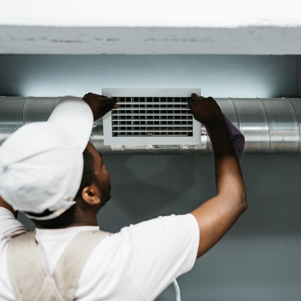 Installation d’une grille de ventilation