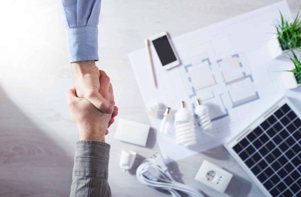 Serrage de main entre un client et un membre de l’équipe Batitprotect symbolisant un accord ou confiance